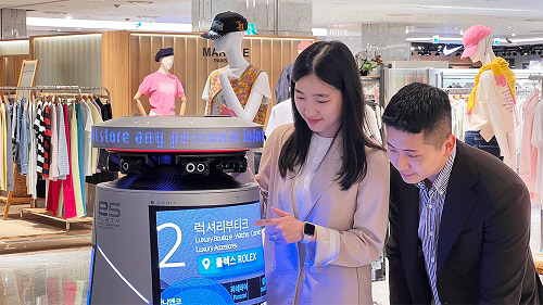 현대백화점 챗GPT 탑재 서비스 로봇 'GPT-플래티'   [인티그리트 제공]